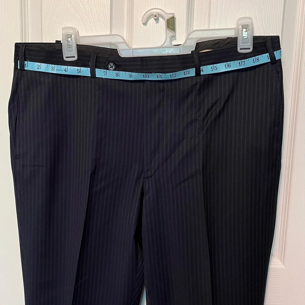 Tom James, Men’s Custom made wool suit, size 50R, pants W40/L 28